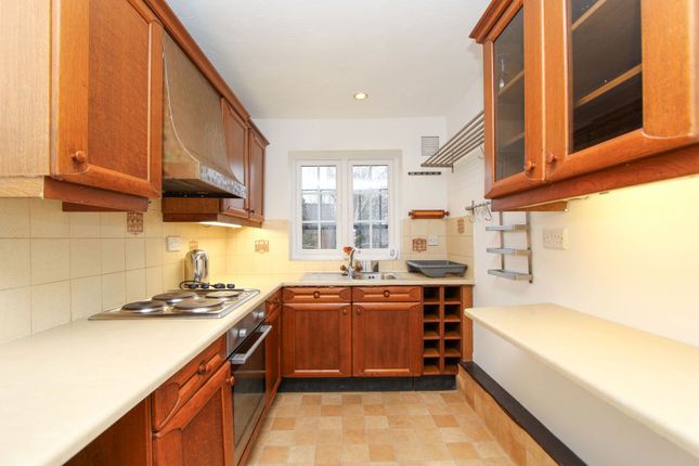 Flat 2,, Fairview 70-72, High Street, . photo 4