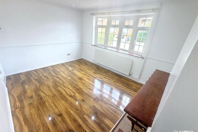 15, Blackthorn Drive, Luton photo 3