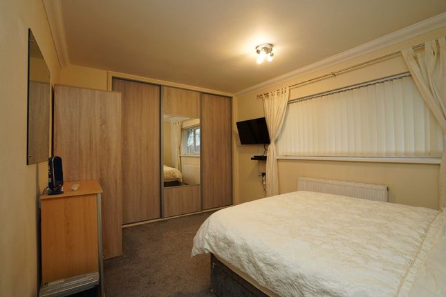 28, Willow Avenue, South Yorkshire photo 4