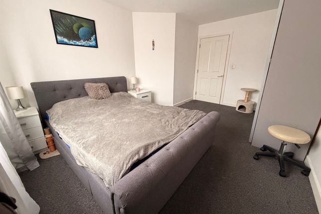 55, Oakwell Vale, Barnsley photo 4