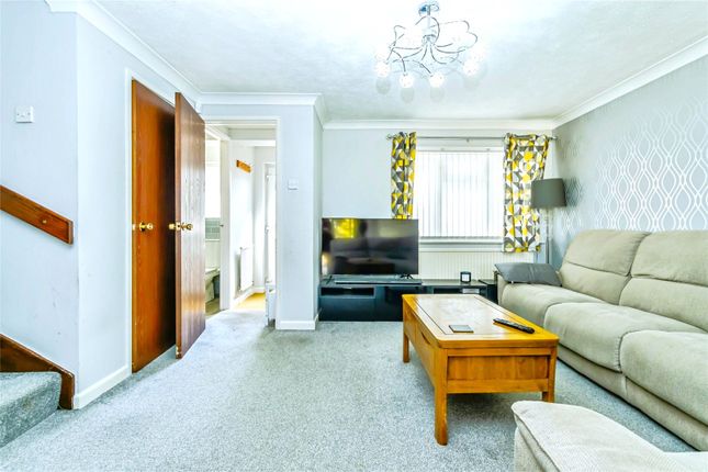 28, Swan Close, Pulborough photo 4