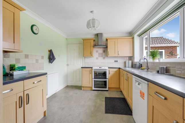 7 Largs Close, Nottingham photo 4