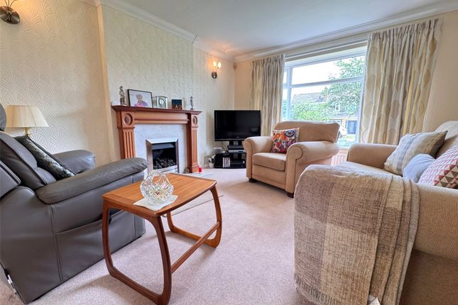 2, Caernarvon Drive, Stockport photo 2