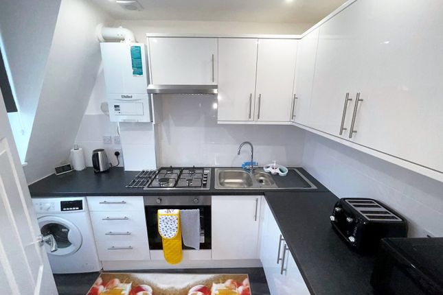 Flat to rent in Old Kent Road, London