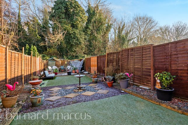 73, Beeston Way, Feltham photo 2