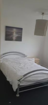 Thumbnail Room to rent in Crownfield Avenue, Ilford