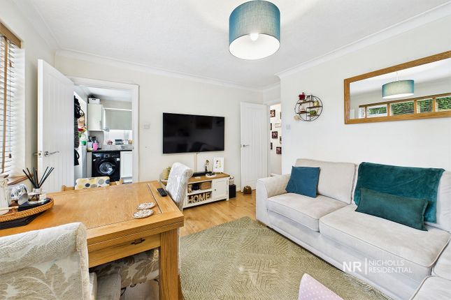 10, Vernon Close, West Ewell photo 4