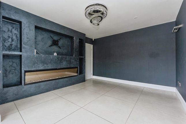 18, Delamere Avenue, Greater Manchester photo 4
