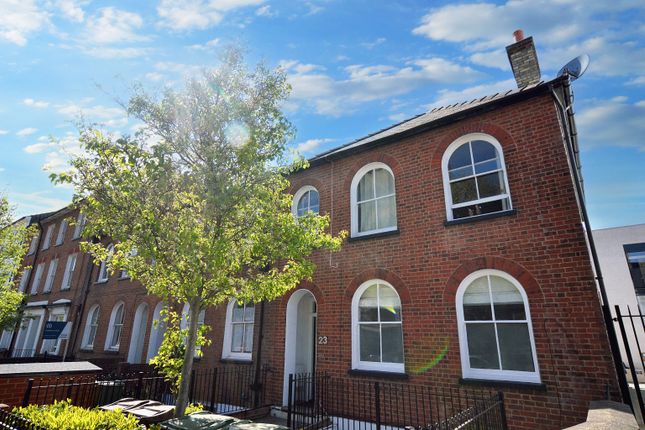 Flat to rent in Alma Road, St Albans