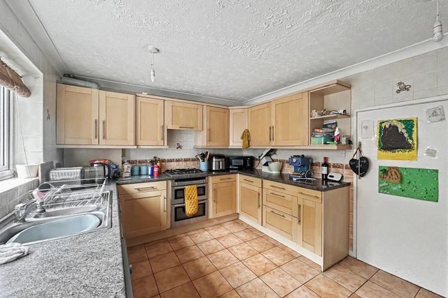 58, Hilltop Road, Berkhamsted photo 3