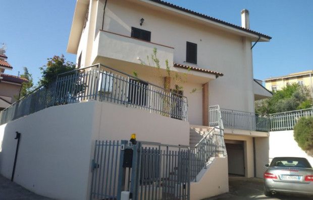 Thumbnail Town house for sale in Torrevecchia Teatina, Chieti, Abruzzo