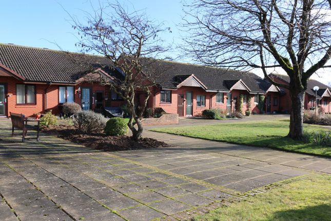 6 Icknield Court, Alcester photo 2