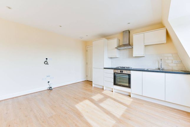 Thumbnail Flat to rent in Uxbridge Road, Hatch End, Pinner