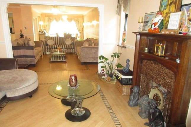 43, Minterne Avenue, Norwood Green photo 4