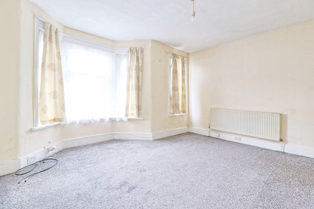 27A, Monteagle Avenue, Barking photo 2