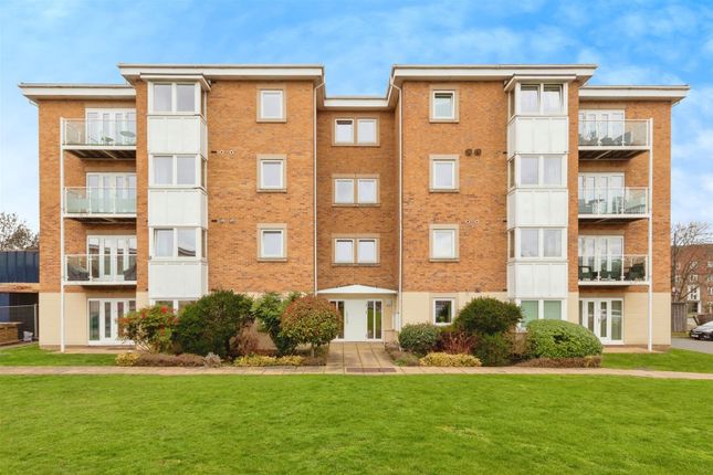 Thumbnail Flat for sale in Greenview Drive, London