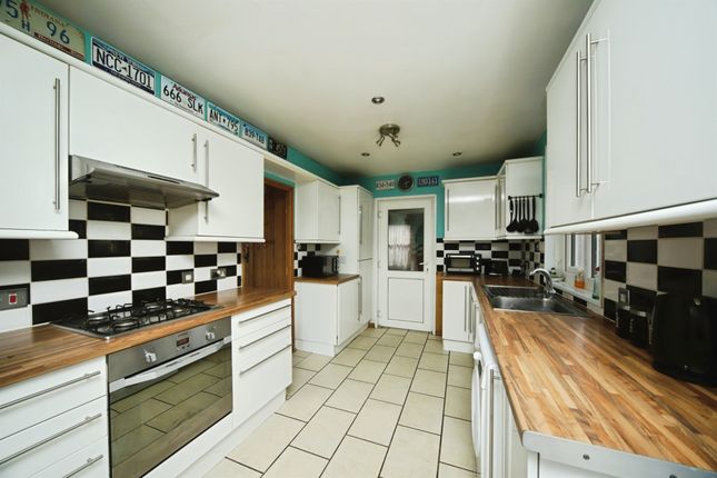 4, Quantock Road, Taunton photo 4