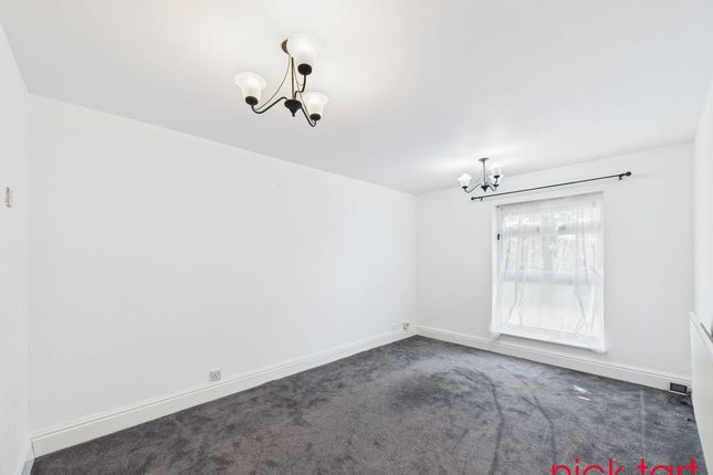 Flat 72, Beaconsfield, Telford photo 3