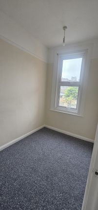 Flat to rent in Gordon Grove, Westgate-On-Sea