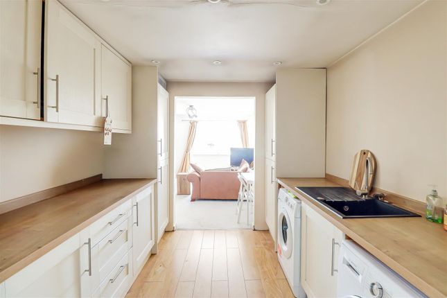 Flat 7, Coley Court 505, High Road, Benfleet photo 4