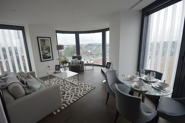 Flat to rent in Chronicle Tower, City Road, Angel, London