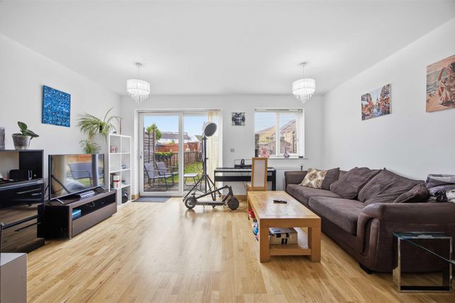 25, Evergreen Drive, West Drayton photo 2