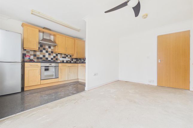 71, Eaton Drive, Rugeley photo 4