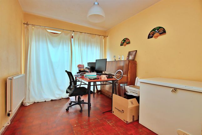16, Delius Close, Elstree Borehamwood photo 4