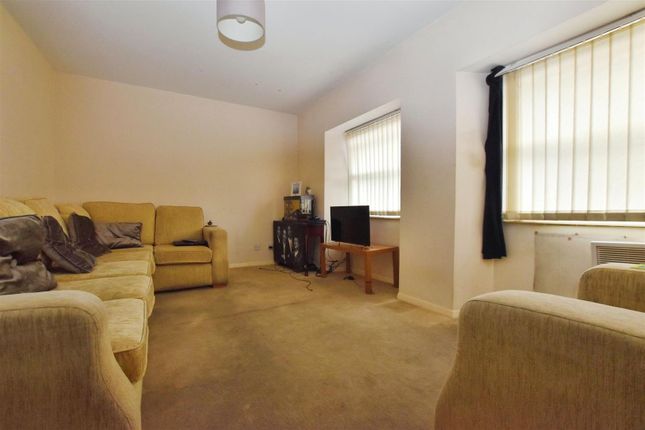 Flat for sale in Rosedale Mansions, Boulevard, Hull