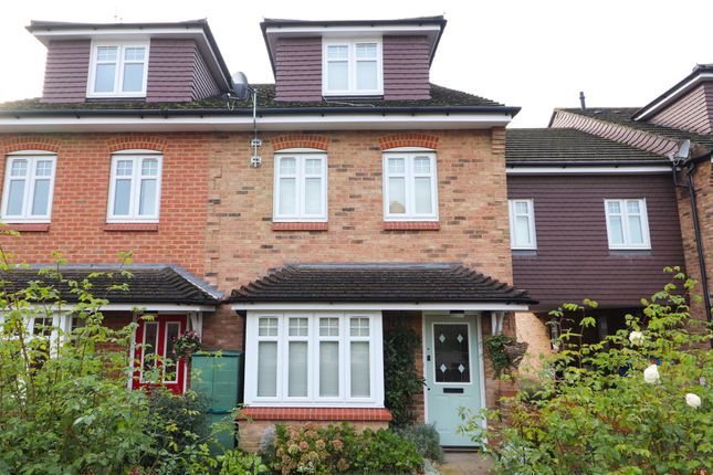 Thumbnail Semi-detached house to rent in Newport Road, Aldershot