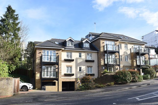 Thumbnail Flat to rent in Monument Hill, Weybridge