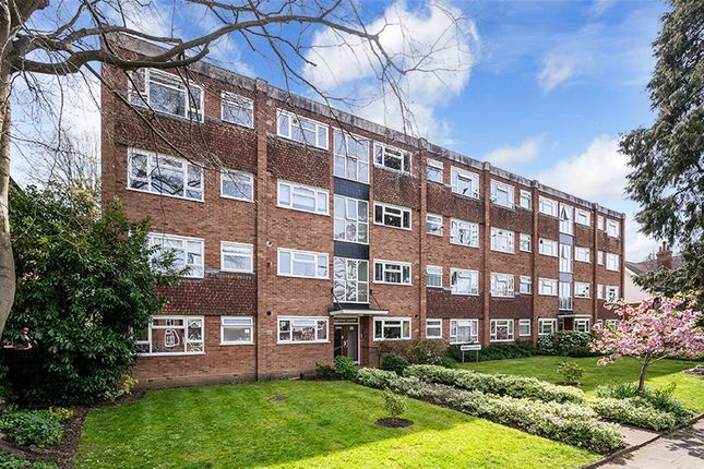 Flat for sale in Lovelace Road, Surbiton