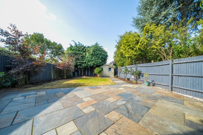 43 Rosehill Avenue, Horsell, Woking photo 2