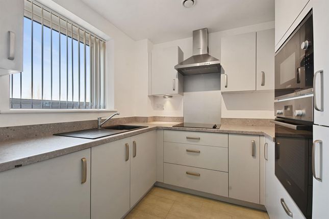 42 Lionheart Court, Sewardstone Road, Waltham Abbey photo 2