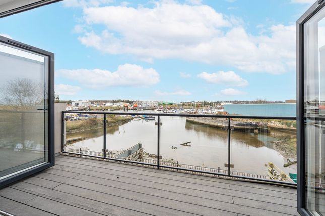 2 Lake View Terrace, Stanley Road, Lowestoft photo 3