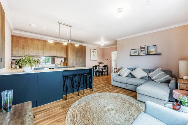 Flat for sale in South Ealing Road, Ealing