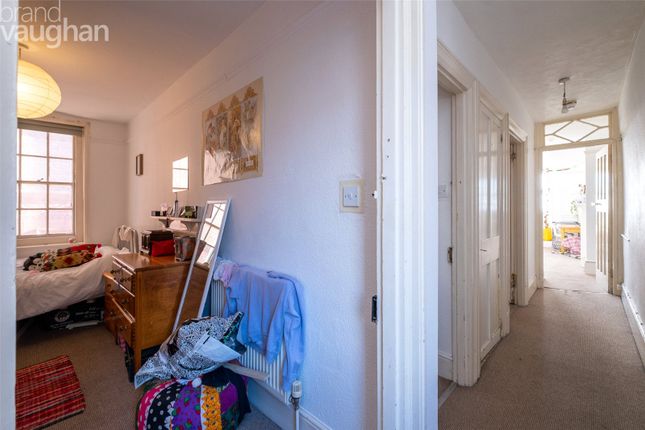 Flat to rent in Kings Road, Brighton, East Sussex