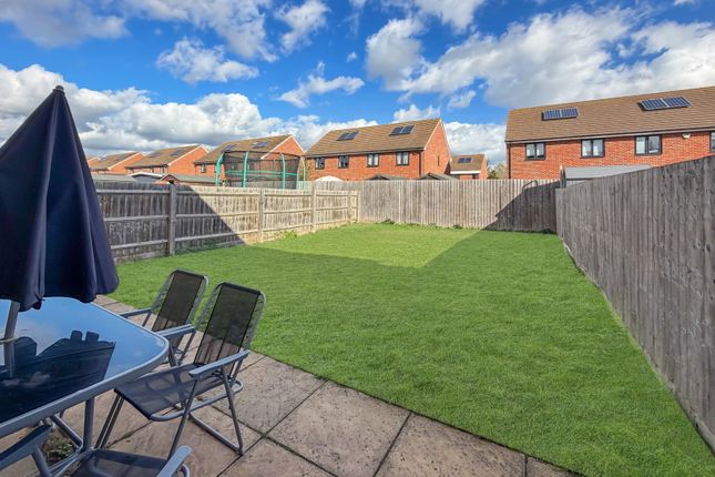 Sanderling Close, Tilbury photo 2