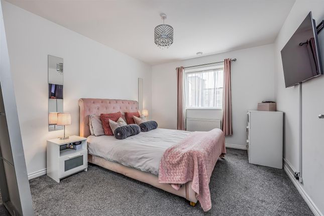 4 Prunella Place, Tiller Road, Waterlooville photo 3