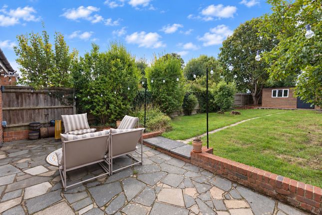 2 Nicholsfield, Billingshurst photo 4