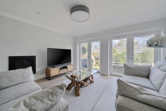 12, Woodmancourt, Surrey photo 3