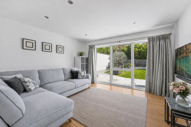 29, Great Charta Close, Englefield Green photo 4
