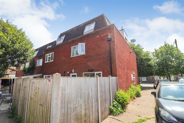 Thumbnail Town house for sale in London Road, Brandon