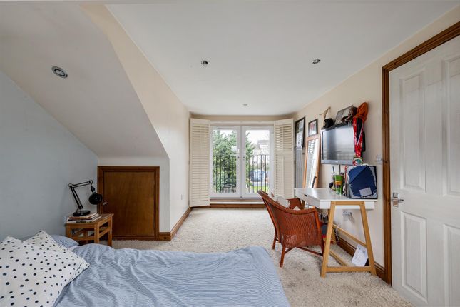 Pole Hill Road, E4