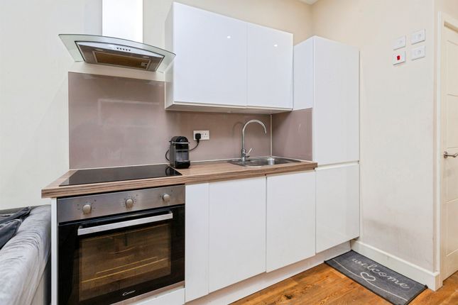 Flat 23, Princes House, 9-15, High Street, Slough photo 4