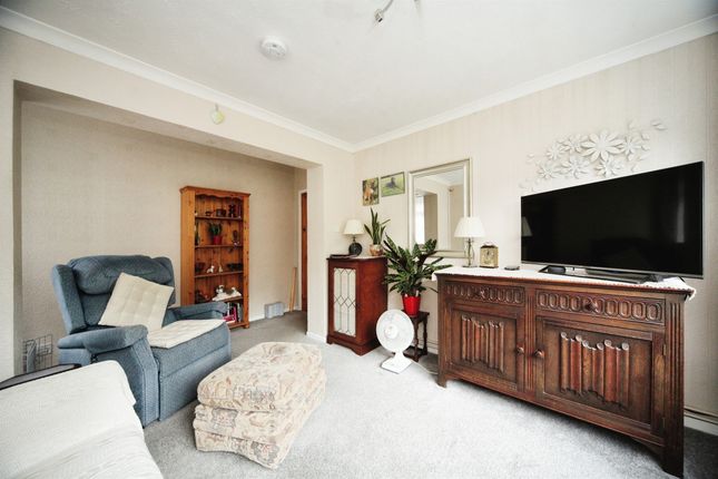 Semi-detached bungalow for sale in Hillary Crescent, Luton