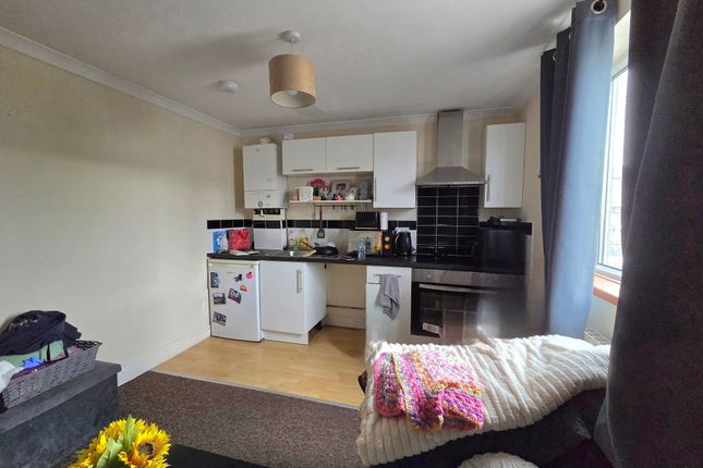 Flat 2, 21 Mary Street, Porthcawl photo 3