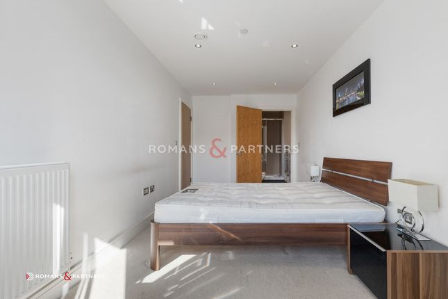 Flat to rent in Admirals Tower, Greenwich
