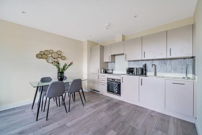 Flat for sale in Apartment 9, Anne Boleyn House, Surrey