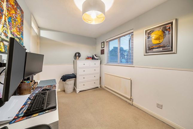 22, Sedley Grove, Middlesex photo 4